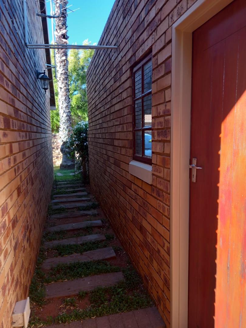 2 Bedroom Property for Sale in Langenhovenpark Free State